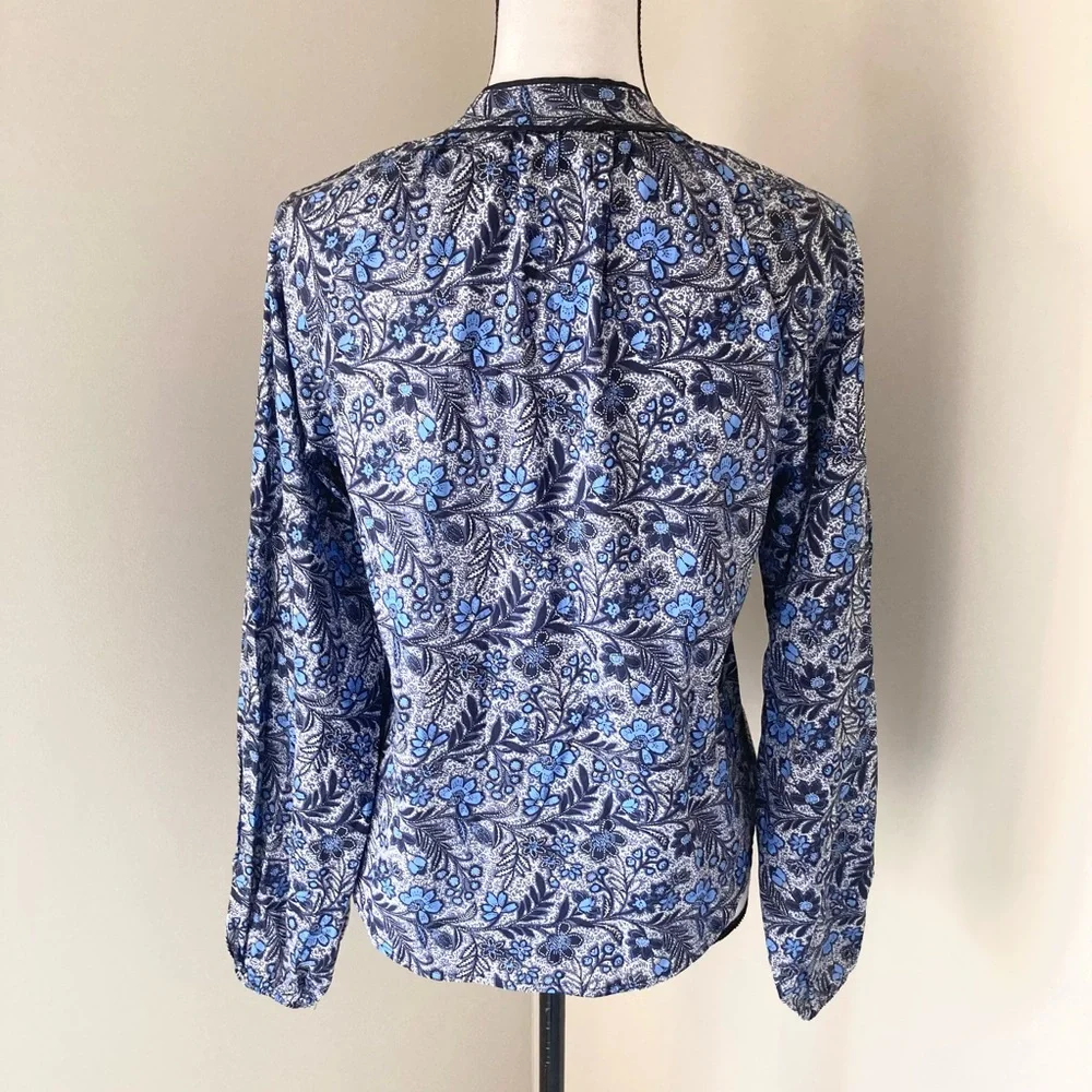 Evereve Sheila Floral Batik Piped Top Blue Black Size S